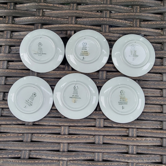 Blue and White Decorative Plates Set - Picture 4 of 8